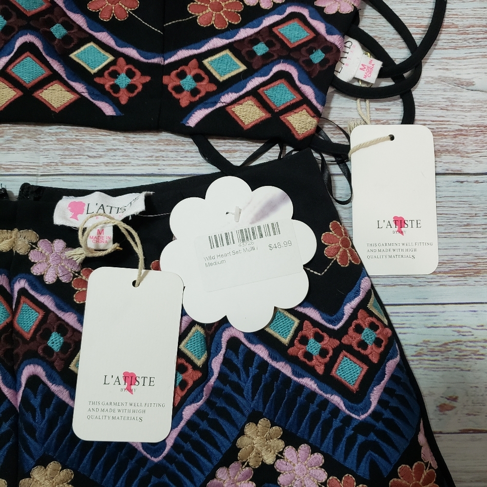 L'Atiste Boho Floral Embroidered Two-Piece Shorts and Halter Top Set M Nwt - Picture 3 of 8